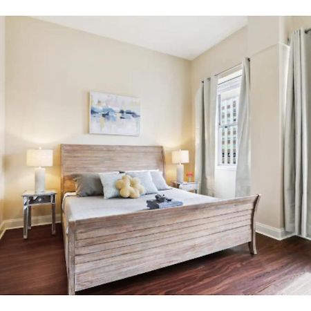 Amazing Condos Beautiful View 2 Blocks To French Quarter, Small Rooftop Pool, Gym, Seanger Theater, Super Dome, And Bourbon St 뉴올리언스 외부 사진
