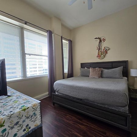 Amazing Condos Beautiful View 2 Blocks To French Quarter, Small Rooftop Pool, Gym, Seanger Theater, Super Dome, And Bourbon St 뉴올리언스 객실 사진