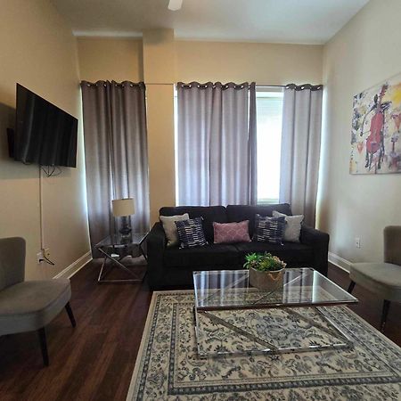 Amazing Condos Beautiful View 2 Blocks To French Quarter, Small Rooftop Pool, Gym, Seanger Theater, Super Dome, And Bourbon St 뉴올리언스 객실 사진