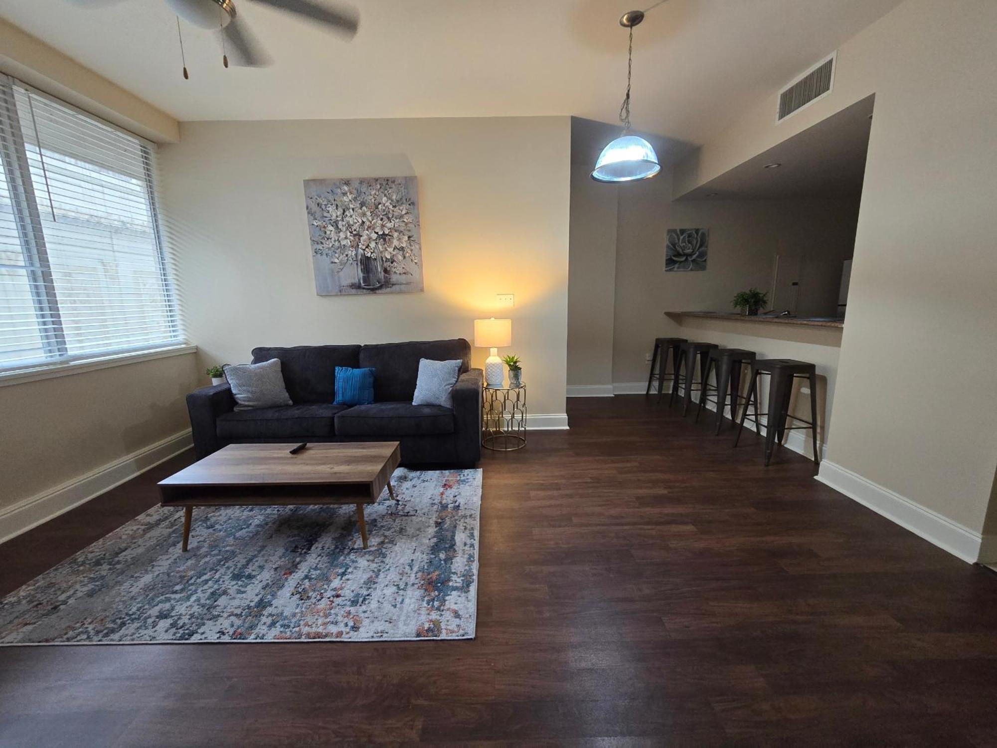 Amazing Condos Beautiful View 2 Blocks To French Quarter, Small Rooftop Pool, Gym, Seanger Theater, Super Dome, And Bourbon St 뉴올리언스 객실 사진