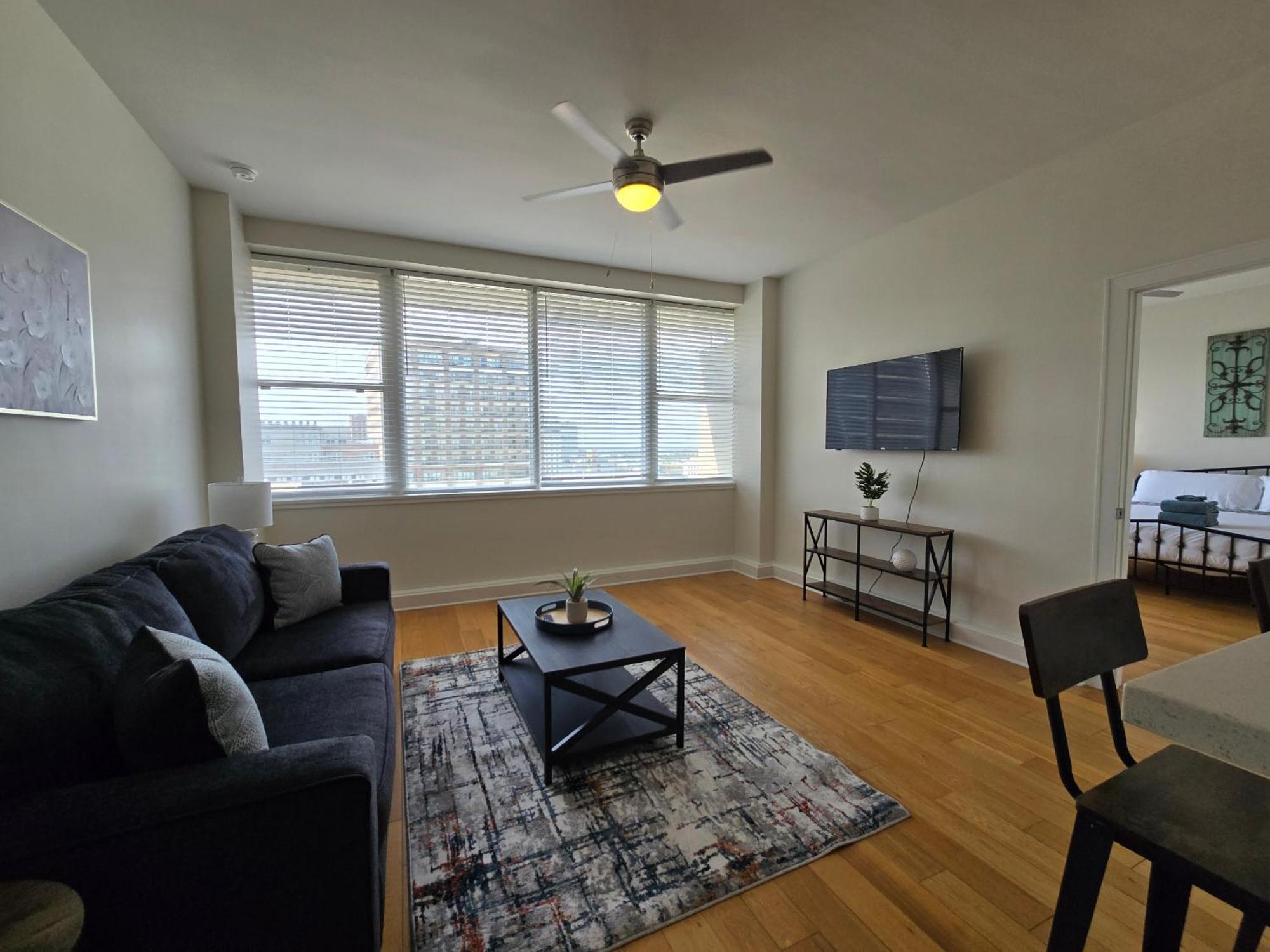 Amazing Condos Beautiful View 2 Blocks To French Quarter, Small Rooftop Pool, Gym, Seanger Theater, Super Dome, And Bourbon St 뉴올리언스 객실 사진