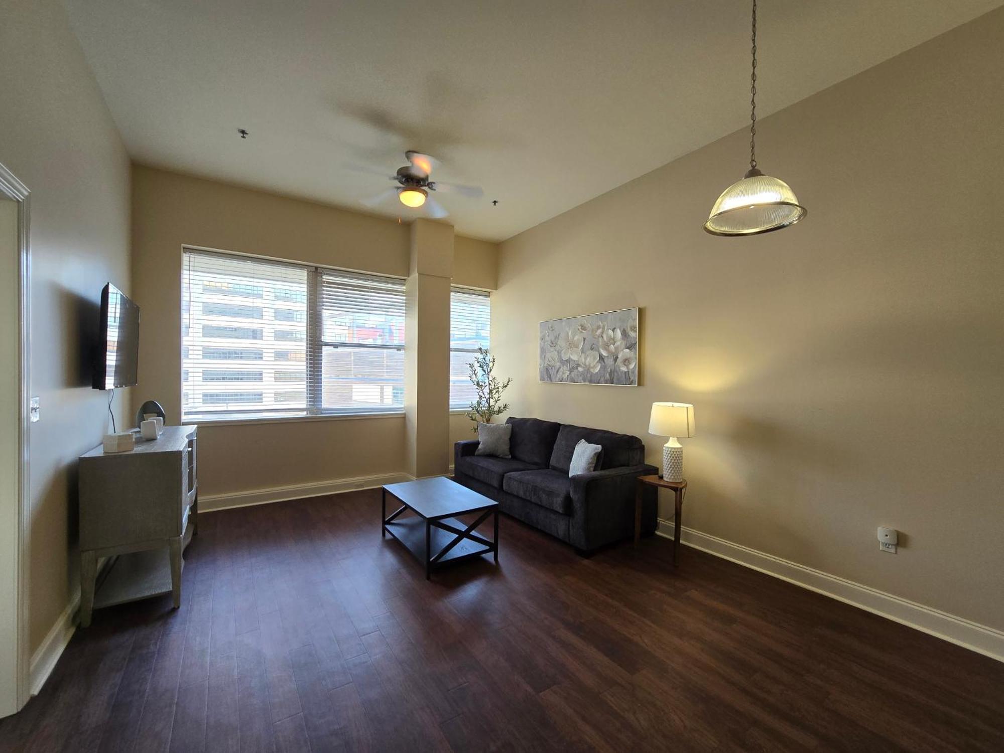 Amazing Condos Beautiful View 2 Blocks To French Quarter, Small Rooftop Pool, Gym, Seanger Theater, Super Dome, And Bourbon St 뉴올리언스 객실 사진