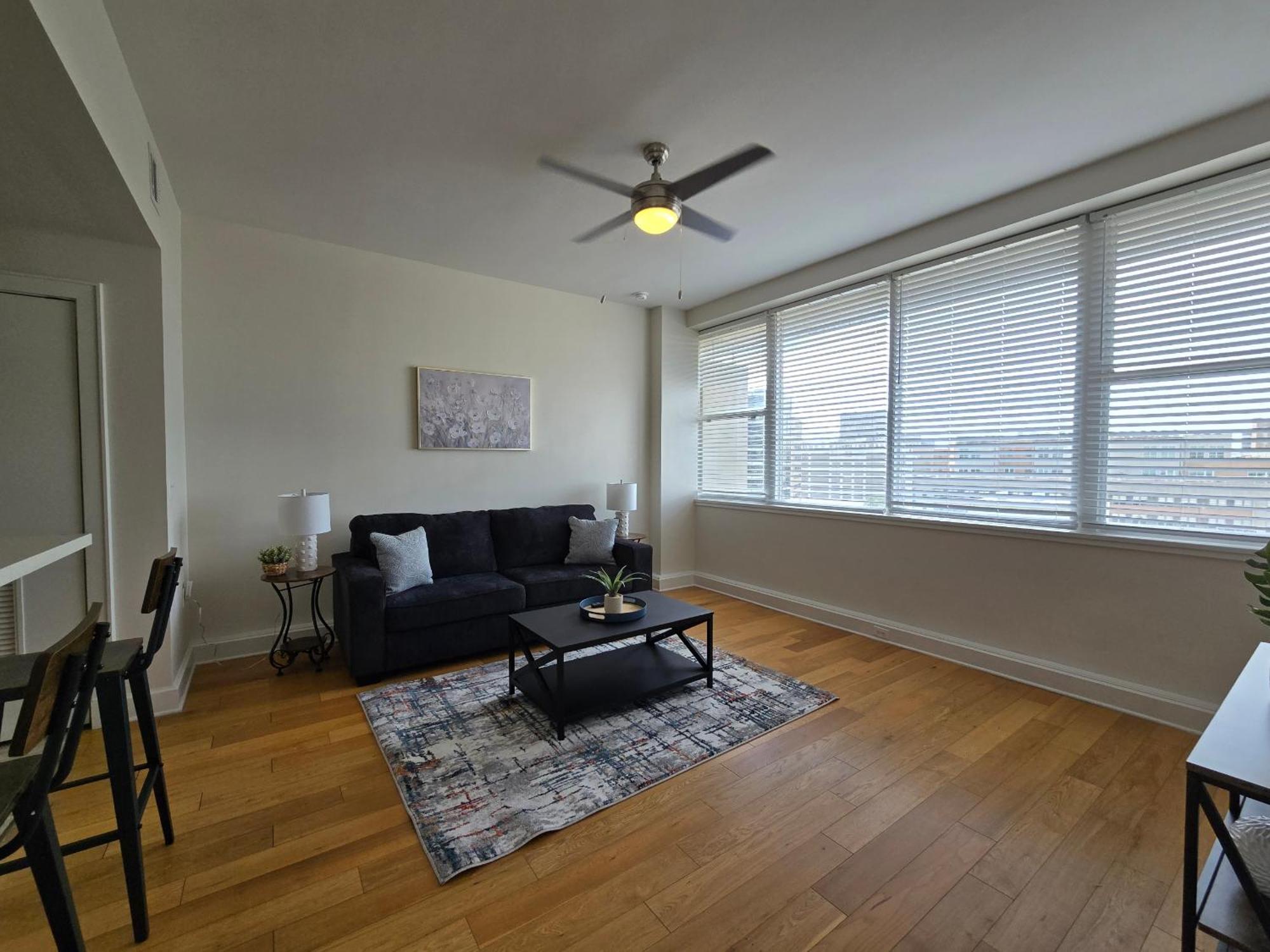 Amazing Condos Beautiful View 2 Blocks To French Quarter, Small Rooftop Pool, Gym, Seanger Theater, Super Dome, And Bourbon St 뉴올리언스 객실 사진