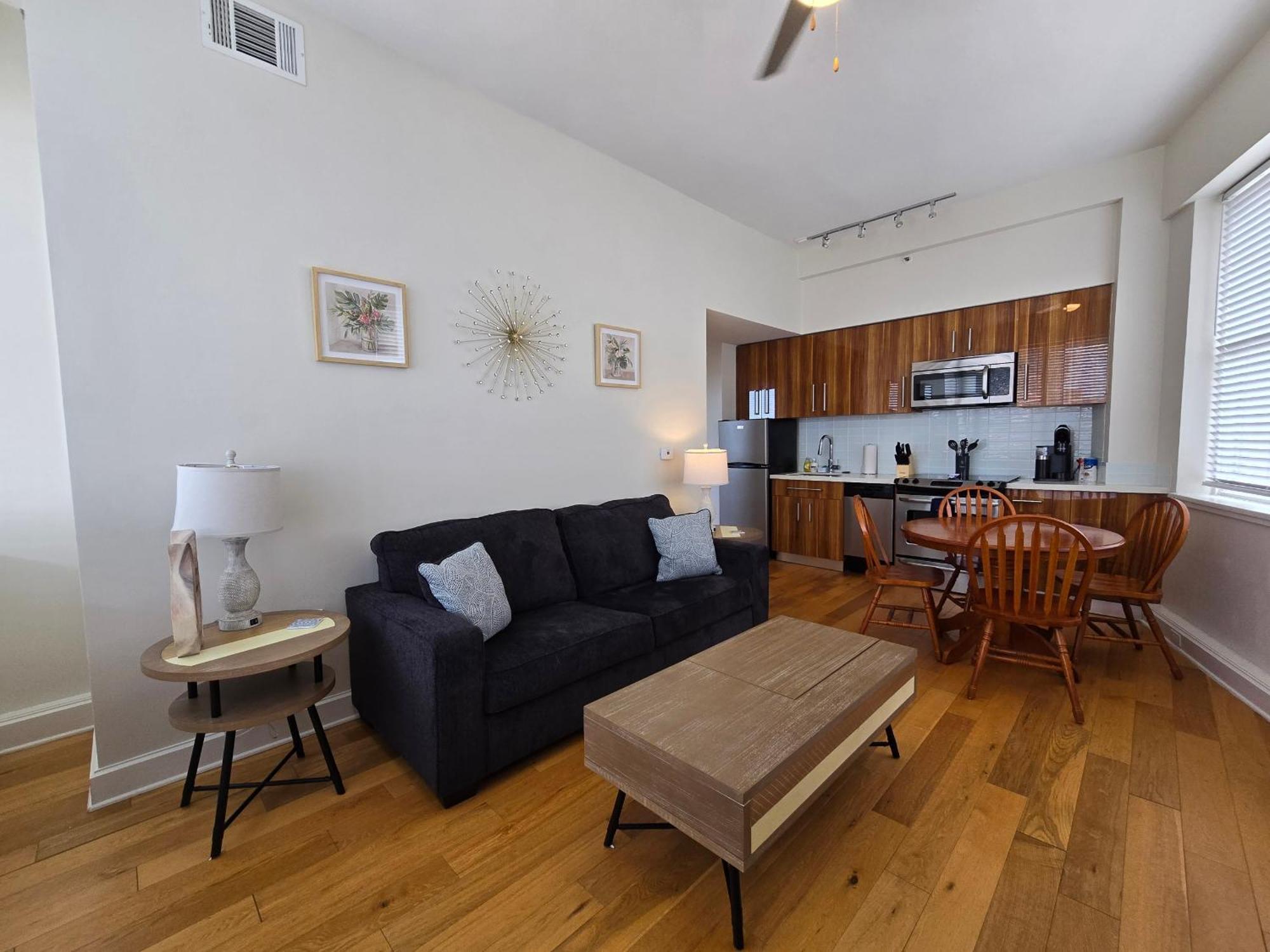 Amazing Condos Beautiful View 2 Blocks To French Quarter, Small Rooftop Pool, Gym, Seanger Theater, Super Dome, And Bourbon St 뉴올리언스 객실 사진