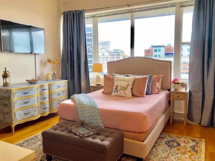 Amazing Condos Beautiful View 2 Blocks To French Quarter, Small Rooftop Pool, Gym, Seanger Theater, Super Dome, And Bourbon St 뉴올리언스 객실 사진