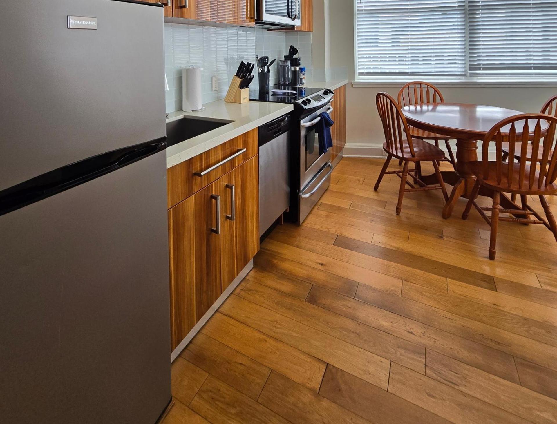 Amazing Condos Beautiful View 2 Blocks To French Quarter, Small Rooftop Pool, Gym, Seanger Theater, Super Dome, And Bourbon St 뉴올리언스 객실 사진
