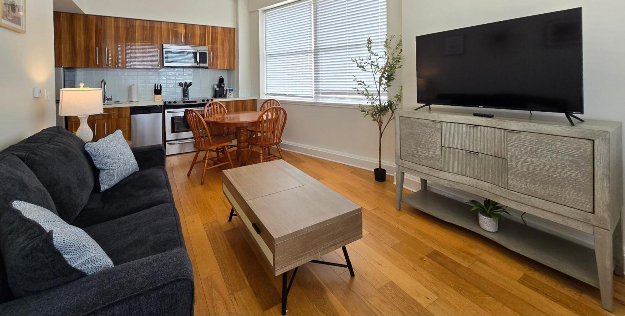 Amazing Condos Beautiful View 2 Blocks To French Quarter, Small Rooftop Pool, Gym, Seanger Theater, Super Dome, And Bourbon St 뉴올리언스 객실 사진