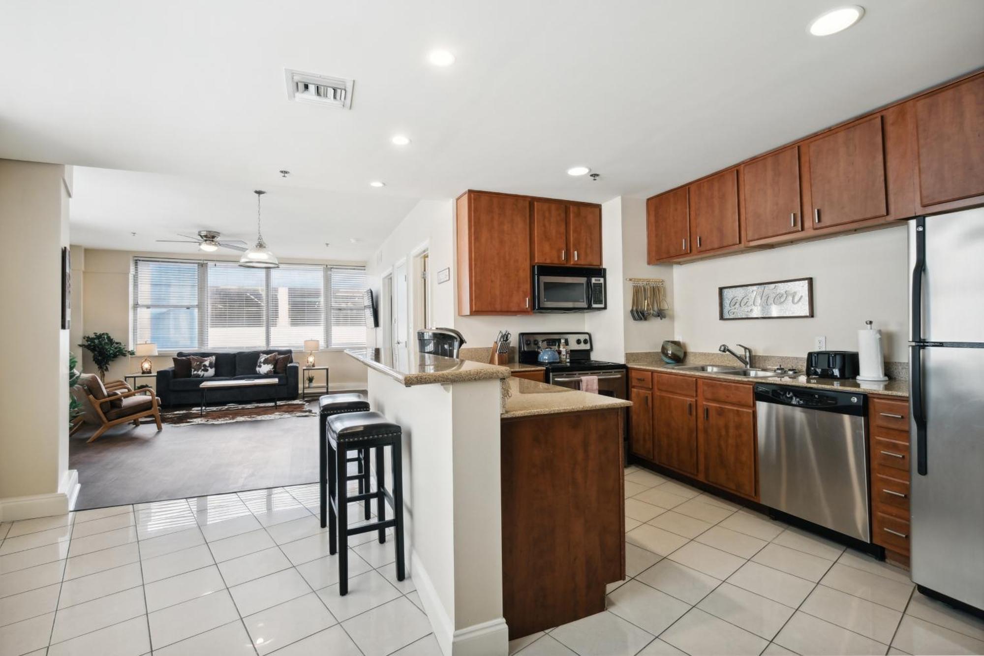 Amazing Condos Beautiful View 2 Blocks To French Quarter, Small Rooftop Pool, Gym, Seanger Theater, Super Dome, And Bourbon St 뉴올리언스 객실 사진