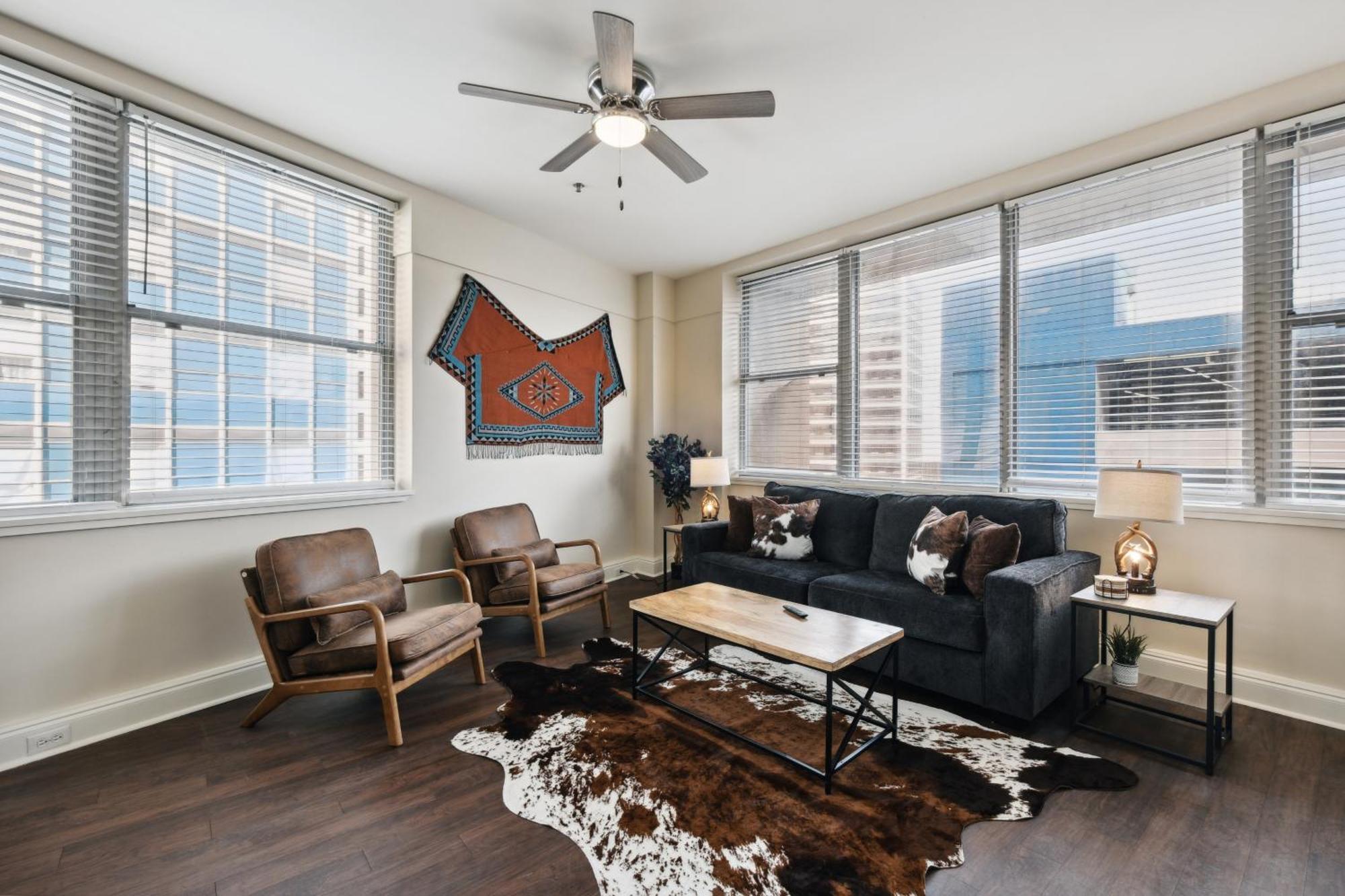Amazing Condos Beautiful View 2 Blocks To French Quarter, Small Rooftop Pool, Gym, Seanger Theater, Super Dome, And Bourbon St 뉴올리언스 객실 사진