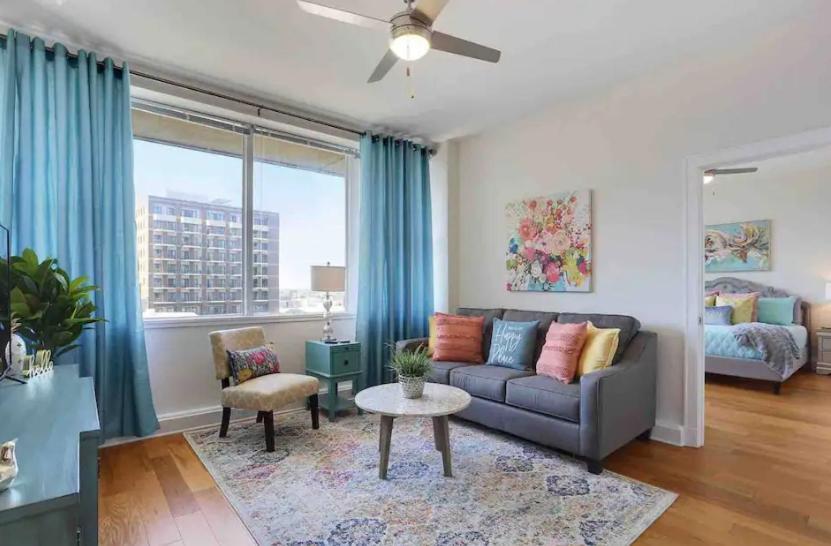 Amazing Condos Beautiful View 2 Blocks To French Quarter, Small Rooftop Pool, Gym, Seanger Theater, Super Dome, And Bourbon St 뉴올리언스 객실 사진