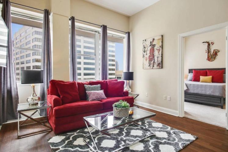 Amazing Condos Beautiful View 2 Blocks To French Quarter, Small Rooftop Pool, Gym, Seanger Theater, Super Dome, And Bourbon St 뉴올리언스 외부 사진