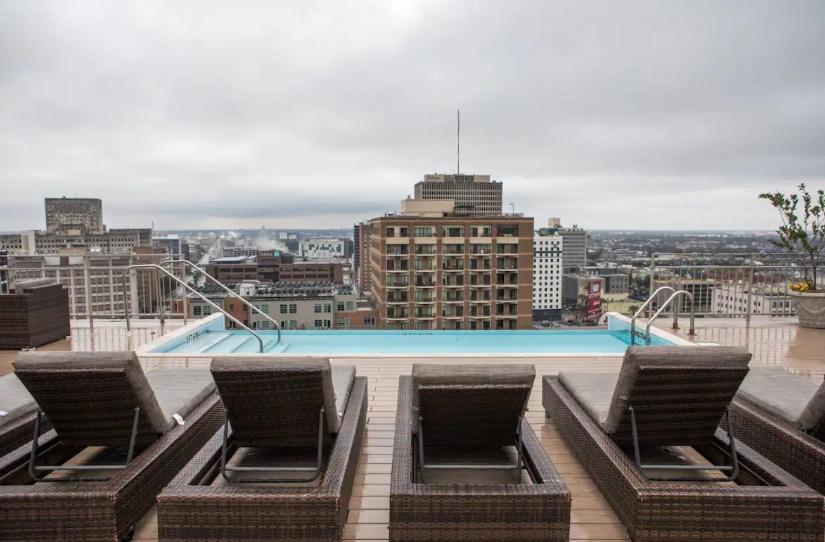 Amazing Condos Beautiful View 2 Blocks To French Quarter, Small Rooftop Pool, Gym, Seanger Theater, Super Dome, And Bourbon St 뉴올리언스 외부 사진