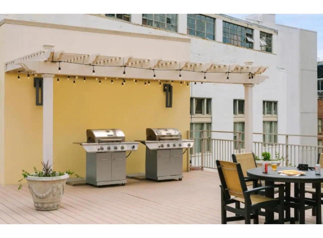 Amazing Condos Beautiful View 2 Blocks To French Quarter, Small Rooftop Pool, Gym, Seanger Theater, Super Dome, And Bourbon St 뉴올리언스 외부 사진
