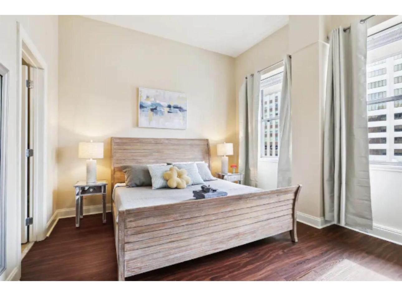 Amazing Condos Beautiful View 2 Blocks To French Quarter, Small Rooftop Pool, Gym, Seanger Theater, Super Dome, And Bourbon St 뉴올리언스 외부 사진