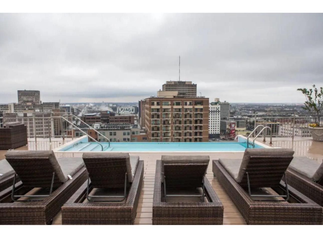 Amazing Condos Beautiful View 2 Blocks To French Quarter, Small Rooftop Pool, Gym, Seanger Theater, Super Dome, And Bourbon St 뉴올리언스 외부 사진
