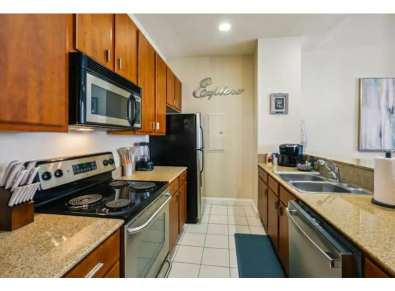 Amazing Condos Beautiful View 2 Blocks To French Quarter, Small Rooftop Pool, Gym, Seanger Theater, Super Dome, And Bourbon St 뉴올리언스 객실 사진