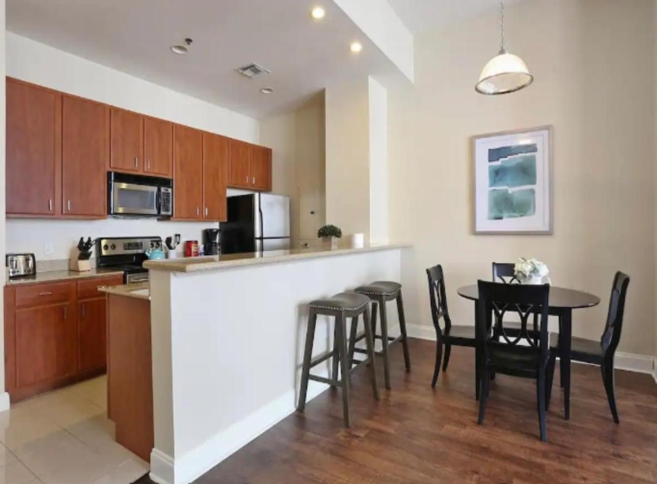 Amazing Condos Beautiful View 2 Blocks To French Quarter, Small Rooftop Pool, Gym, Seanger Theater, Super Dome, And Bourbon St 뉴올리언스 외부 사진