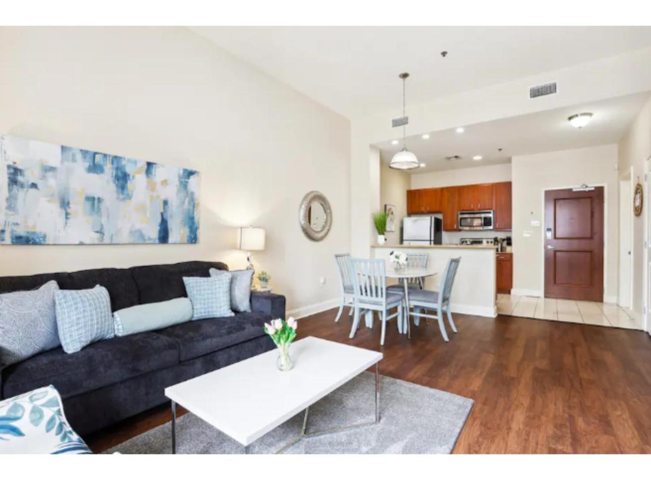 Amazing Condos Beautiful View 2 Blocks To French Quarter, Small Rooftop Pool, Gym, Seanger Theater, Super Dome, And Bourbon St 뉴올리언스 객실 사진