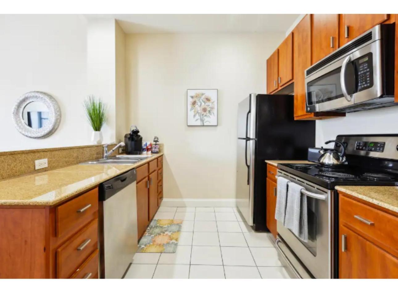 Amazing Condos Beautiful View 2 Blocks To French Quarter, Small Rooftop Pool, Gym, Seanger Theater, Super Dome, And Bourbon St 뉴올리언스 객실 사진