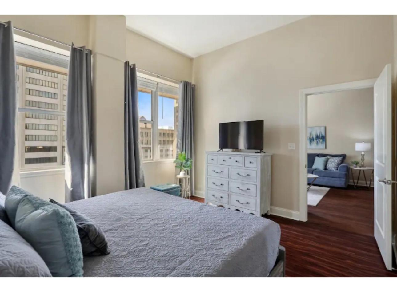Amazing Condos Beautiful View 2 Blocks To French Quarter, Small Rooftop Pool, Gym, Seanger Theater, Super Dome, And Bourbon St 뉴올리언스 객실 사진