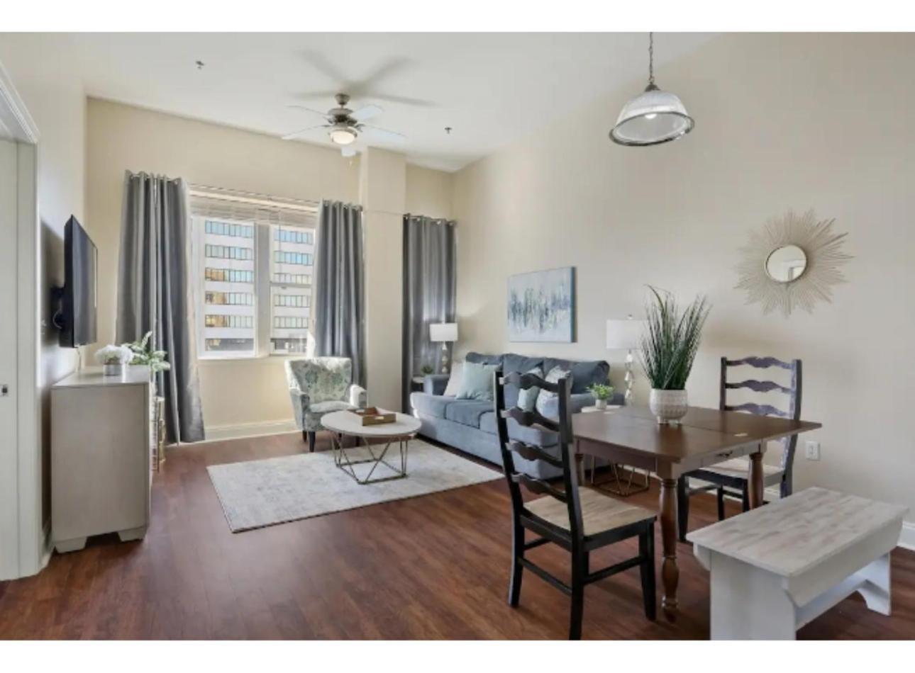 Amazing Condos Beautiful View 2 Blocks To French Quarter, Small Rooftop Pool, Gym, Seanger Theater, Super Dome, And Bourbon St 뉴올리언스 객실 사진