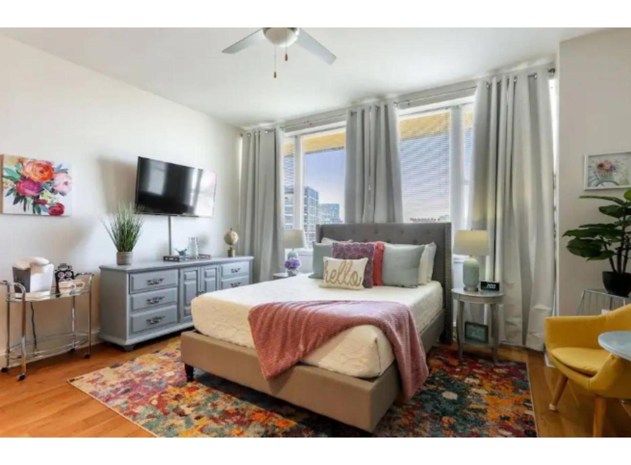 Amazing Condos Beautiful View 2 Blocks To French Quarter, Small Rooftop Pool, Gym, Seanger Theater, Super Dome, And Bourbon St 뉴올리언스 객실 사진