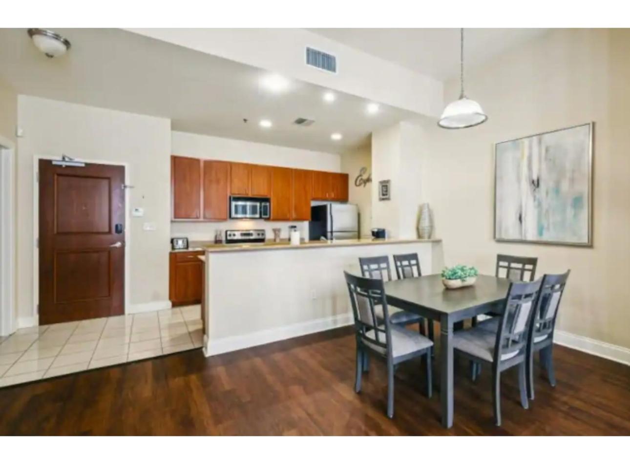 Amazing Condos Beautiful View 2 Blocks To French Quarter, Small Rooftop Pool, Gym, Seanger Theater, Super Dome, And Bourbon St 뉴올리언스 객실 사진