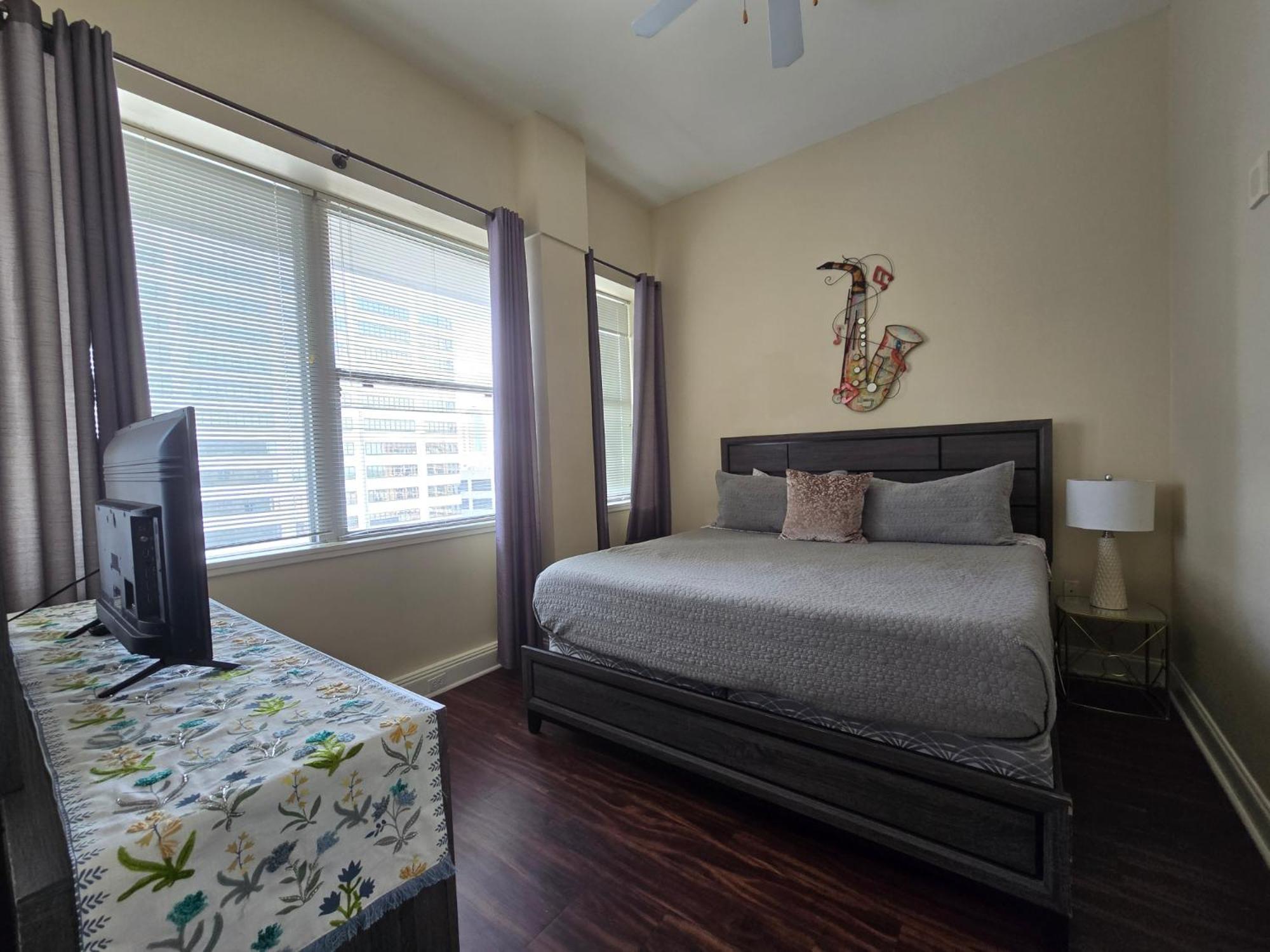 Amazing Condos Beautiful View 2 Blocks To French Quarter, Small Rooftop Pool, Gym, Seanger Theater, Super Dome, And Bourbon St 뉴올리언스 객실 사진