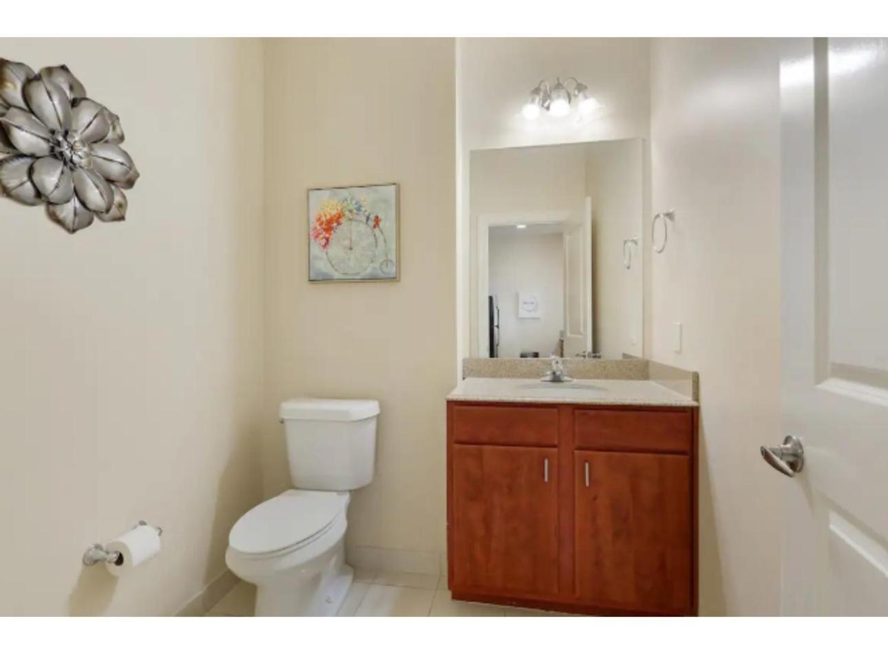Amazing Condos Beautiful View 2 Blocks To French Quarter, Small Rooftop Pool, Gym, Seanger Theater, Super Dome, And Bourbon St 뉴올리언스 객실 사진